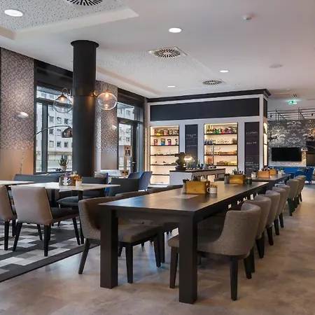 - The Niu, Square By Ihg Hotel 3*