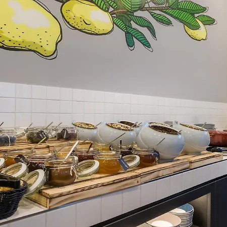 - The Niu, Square By Ihg