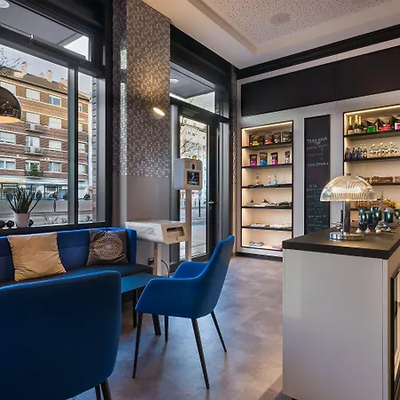 - The Niu, Square By Ihg 3*