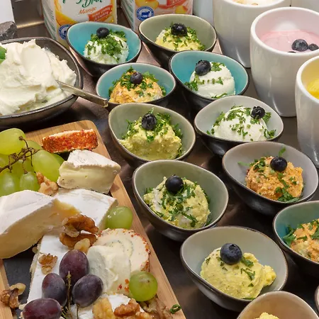 - The Niu, Square By Ihg Hotel 3*