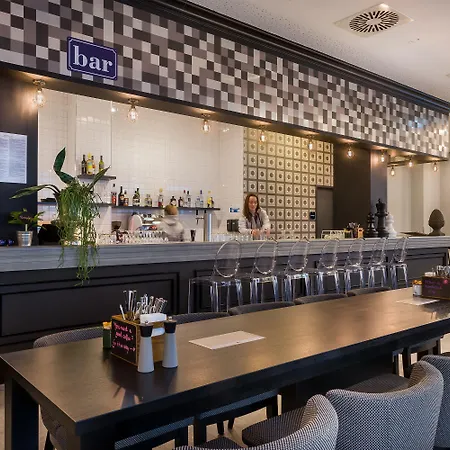 - The Niu, Square By Ihg Hotel 3*