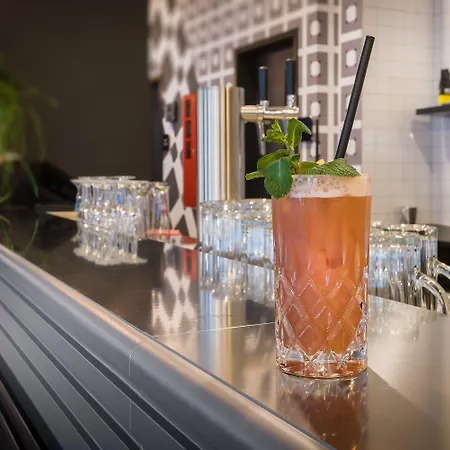 - The Niu, Square By Ihg