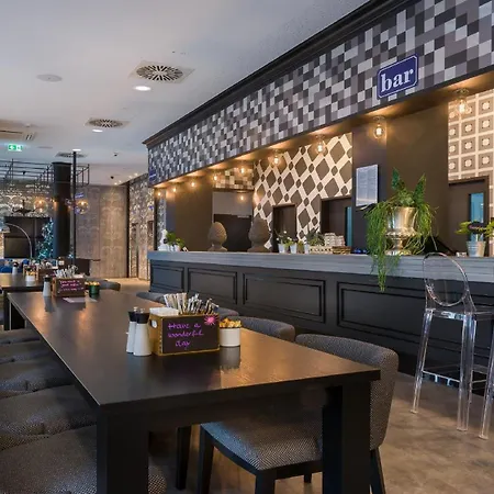Hotel - The Niu, Square By Ihg