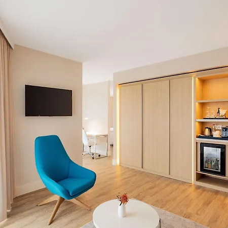 호텔 - The Niu, Square By Ihg 3*