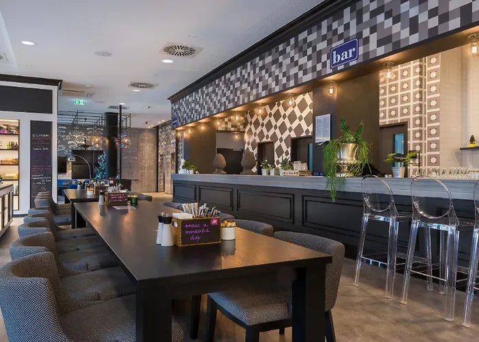 - The Niu, Square By Ihg