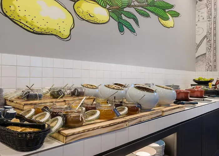 - The Niu, Square By Ihg