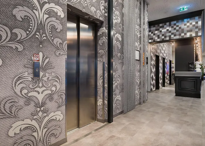 - The Niu, Square By Ihg Hotel 3*