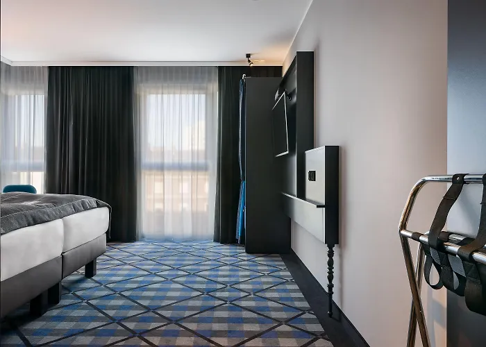 - The Niu, Square By Ihg 3*