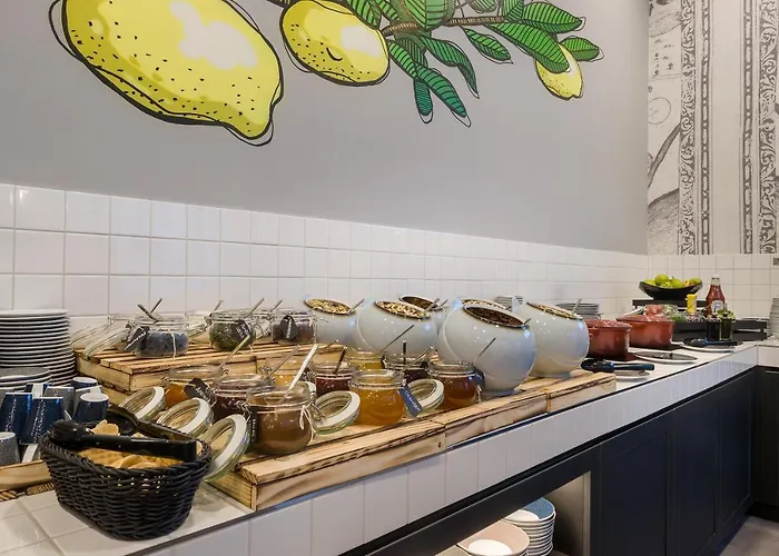 - The Niu, Square By Ihg Hotel