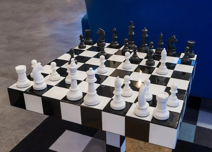 - The Niu, Square By Ihg Hotel