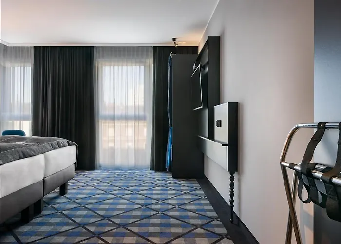 - The Niu, Square By Ihg 3*