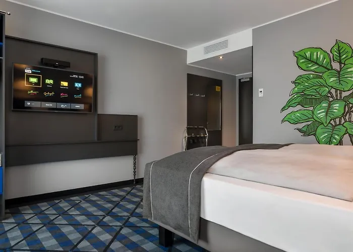 - The Niu, Square By Ihg Hotel 3*